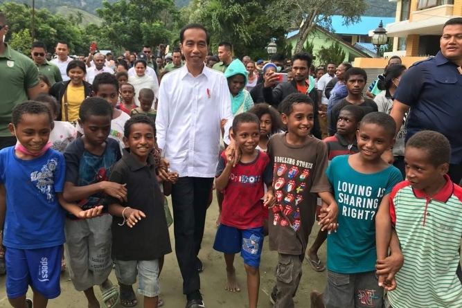 Jokowi Undang Anak Korban Banjir Bandang Liburan ke Jakarta