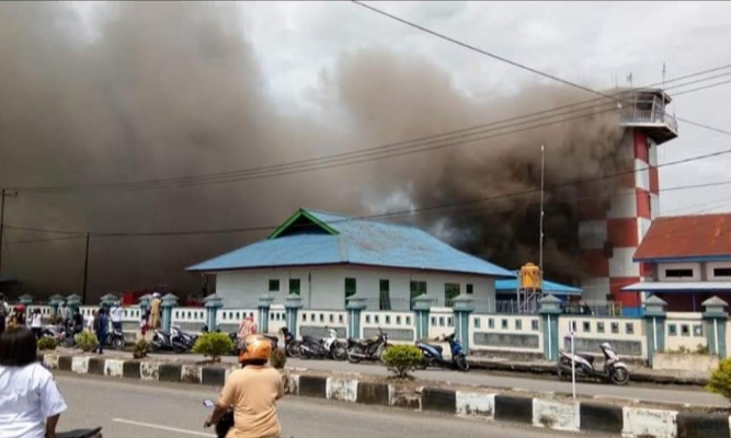 Ruangan Bandara Douw Atururi Nabire Terbakar