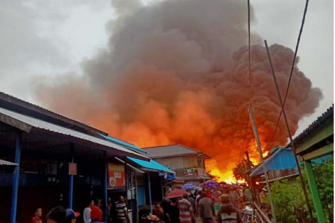 Ratusan Rumah Warga dan Kios Terbakar di Asmat