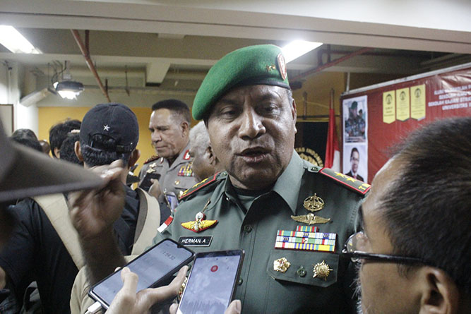 Pangdam XVII Cendrawasih: TNI-Polri Seperti Dituntut Jadi Guru dan Medis