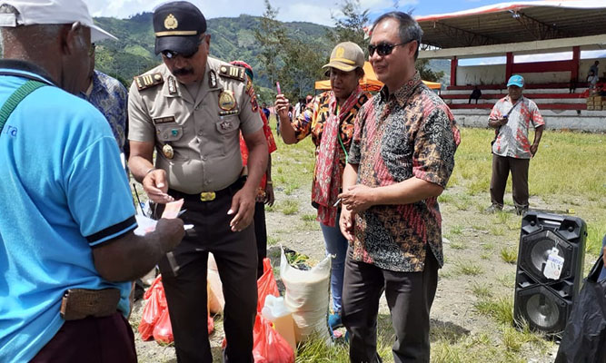Antisipasi Lonjakan Harga Sembako jelang Nataru Pemkab Tolikara Gelar Pasar Murah