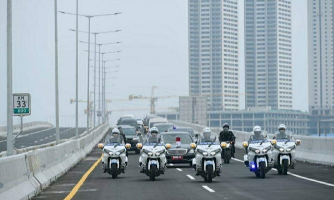 Jokowi Resmikan Tol Jakarta – Cikampek