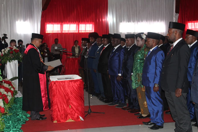 30 Anggota DPRD Tolikara Dilantik Ketua Pengadilan Tinggi Jayawijaya