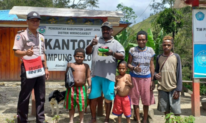 Binmas Noken Polri Himbau Warga Kampung Golomi Cegah Covid-19