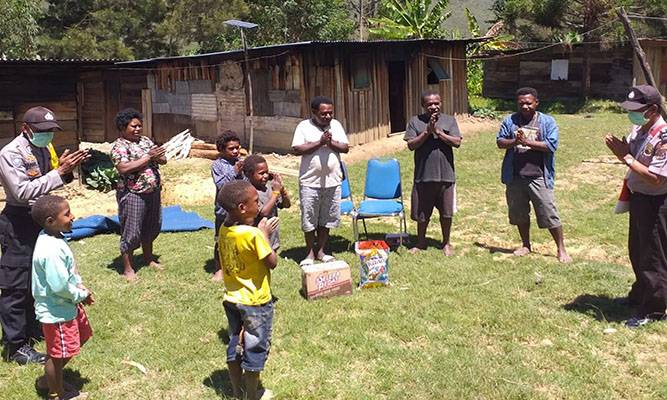Imbau Kamtibmas dan Covid19, Polisi Kunjungi Kepala Suku Tepogi