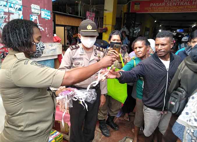 4.000 Masker Gratis Dibagikan Gugus Tugas Covid-19 Kota Jayapura