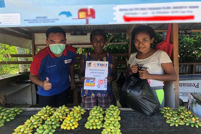 Dampak Covid-19, TIKI Bagi Sembako ke Warga di Kota Jayapura