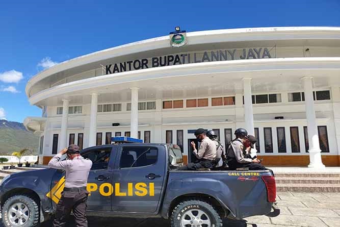 Laksanakan Patroli Rutin, Polisi Ingatkan Masyarakat Tetap Gunakan Masker