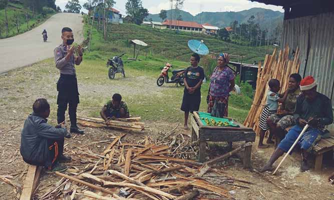 Bhabinkamtibmas Bonanip Himbau Warga Cegah Covid-19