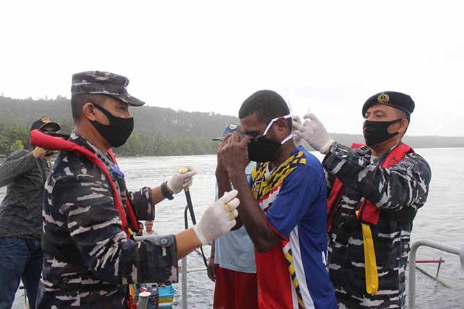 Peduli Warga Pesisir Terdampak Covid-19, Lanal Biak Adakan Bhakti Sosial