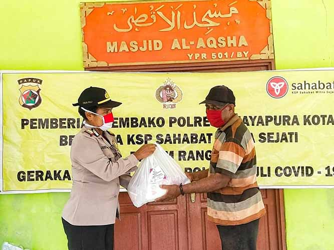 Gelar Bhakti Sosial, Polsek Muara Tami Bagika Sembako Ke Tokoh Agama