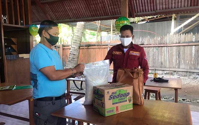 Peduli Jurnalis Terdampak Covid, Polres Supiori Beri Bingkisan Sembako