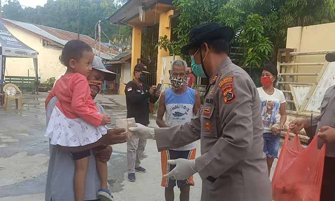Polresta Bagikan Ratusan Makan Siap Saji Bagi Masyarakat Terdampak Covid-19