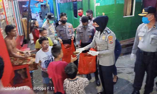 Hari Ke-4, Dapur Umum Polresta Bagikan Makanan di Hamadi Pontong