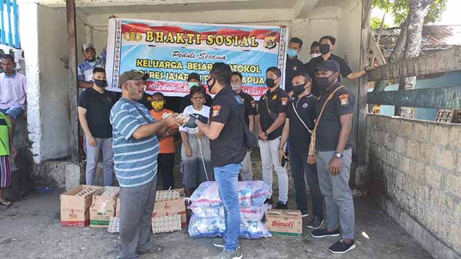 Baksos, Keluarga Besar Protokol Polres Jajaran Polda Papua Berbagi Kasih