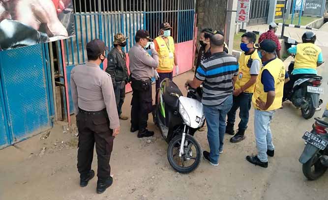 Patroli Gabungan Beri Teguran Ke Warga Yang Masih Beraktivitas di Heram
