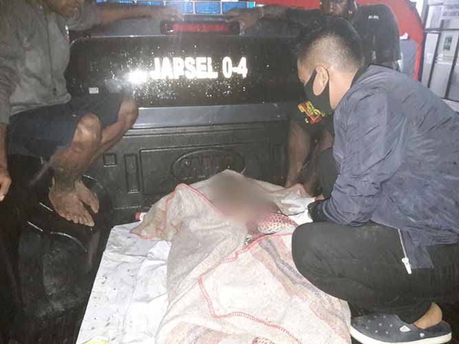 Hujan Disertai Angin, Seorang Warga Meninggal Tertimpa Pohon