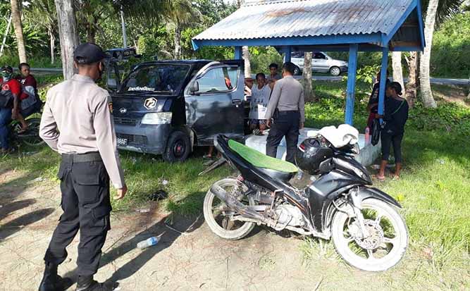 Di Pantai Holtekam, Polisi Beri Teguran Lisan Pada Warga Yang Rekreasi
