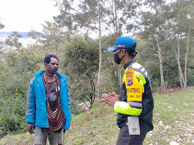 Bhabinkamtibmas Ginime: Rajin cuci tangan, pola hidup sehat dan berolahraga