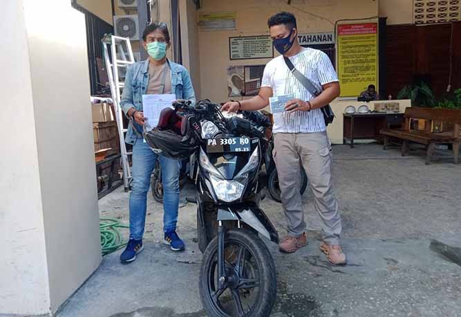 Polisi Mengembalikan Motor Curian Ke Pemiliknya