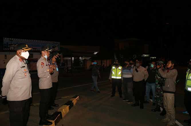 Kapolresta Dampingi Karo Ops dan Dir Binmas Kunjungi Pos-Pos Penyekatan