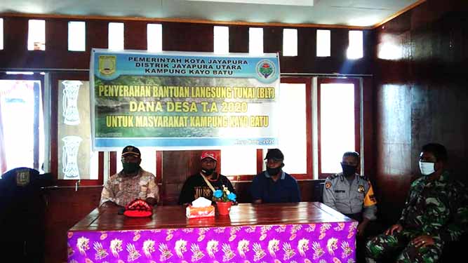 Bhabinkamtibmas Kawal Pembagian Dana BLT di Kampung Kayo Batu