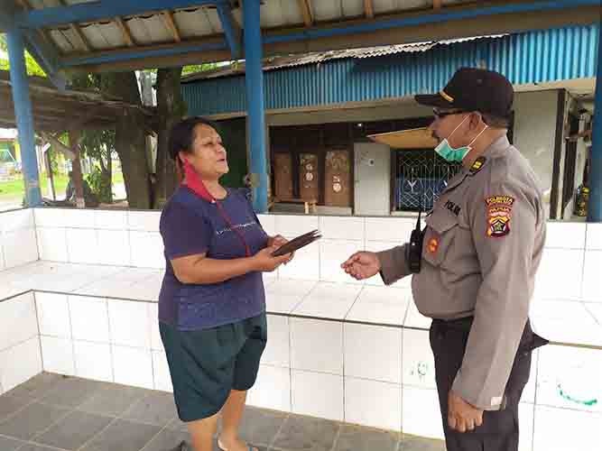 Temukan Dompet, Polisi Kembalikan Ke Pemiliknya
