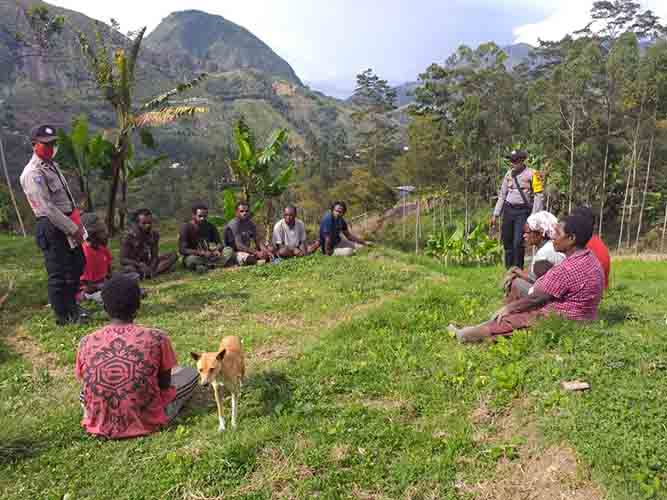 Pers Binmas Noken Silahturahmi ke Mantan KKB Himbau Covid-19 dan Kamtibmas