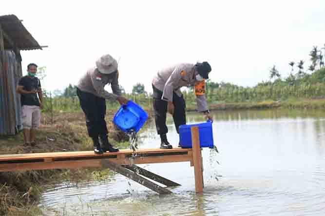 Tebar Ribuan Bibit Ikan, Polresta Dukung Ketahanan Pangan