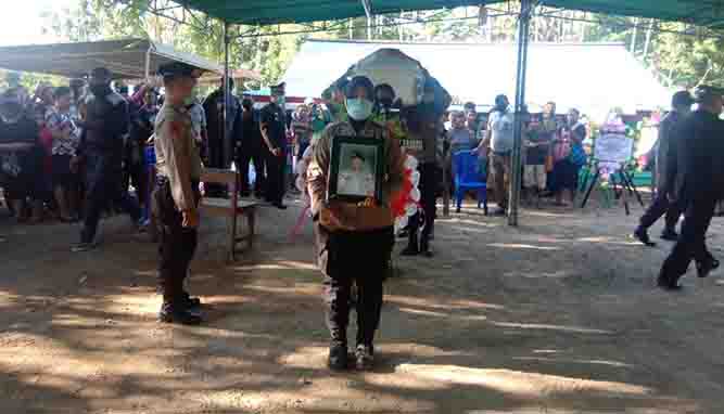 Wakapolresta Pimpin Upacara Pemakaman Anggota Polres Yahukimo