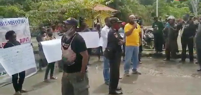 Simon Tuwok: Kalian Datang Tuk Jadi Pengusaha Bukan Penguasa
