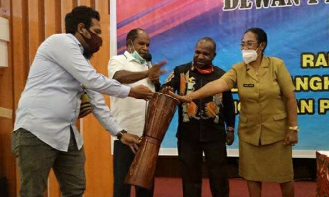 BAPEMPERDA DPR Papua Selesaikan 11 Raperda Dalam Sebulan