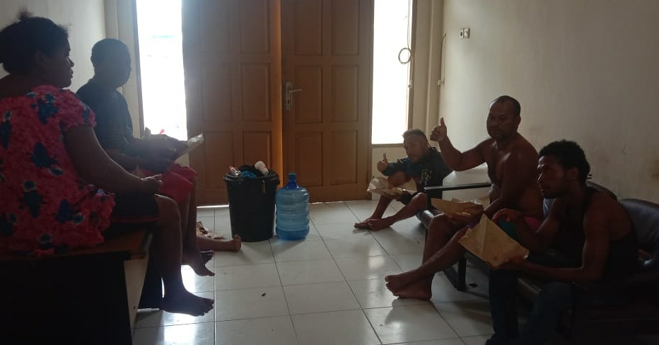 Terombang – Ambing 7 Hari Dilaut, Enam Warga PNG Ditemukan Nelayan