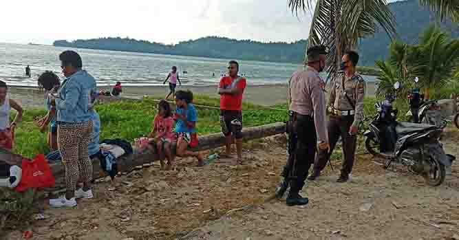 Patroli Ke Pantai Holtekam, Polisi Himbau Gunakan Masker