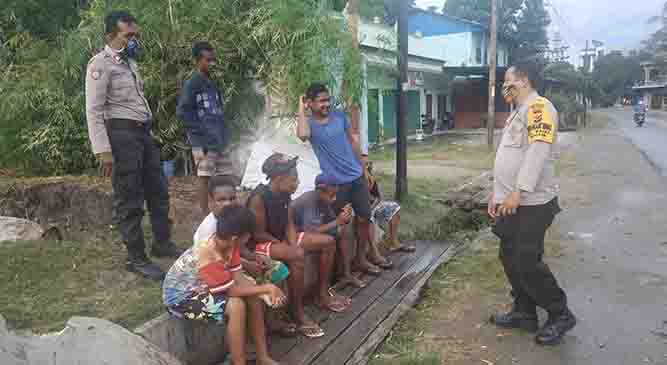Polisi di Heram Gencar Lakukan Patroli Imbau Warga Gunakan Masker