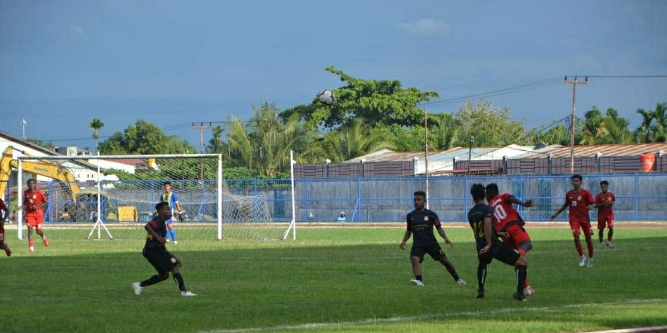 Uji tanding Tim Sepakbola PON XX Papua Unggul Atas All Stars Eks PON