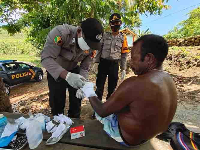 Peduli Kemanusiaan, Polisi Beri Pengobatan Kesehatan Gratis