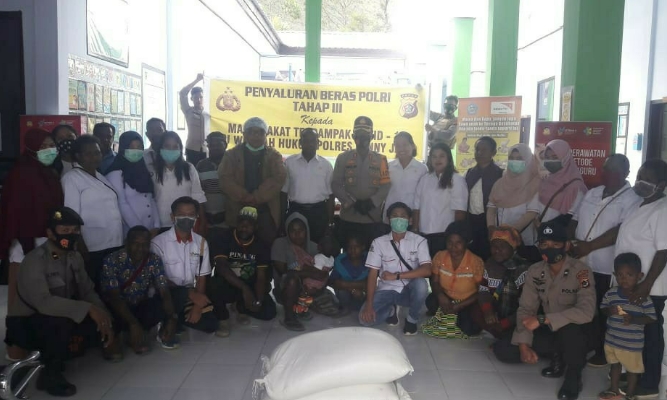 Penyaluran Beras Polri Tahap III di Puskesmas Pirime Kabupaten Lanny Jaya