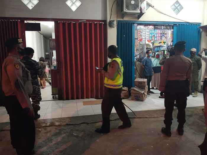 Razia Pembatasan Aktifitas Pelaku Usaha di Kota Jayapura, 114 Terjaring