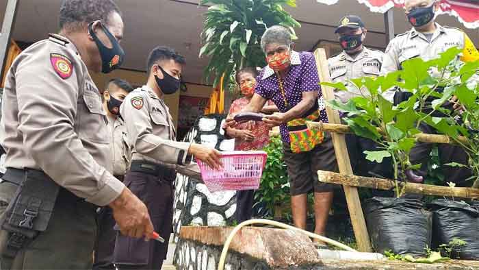 Polsek Japut Panen Kebun, Hasilnya Diserahkan ke Panti Asuhan