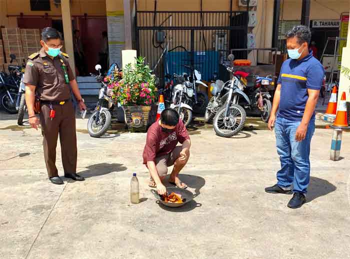 Pemusnahan Narkoba Milik Tersangka FA Disaksikan Penyidik