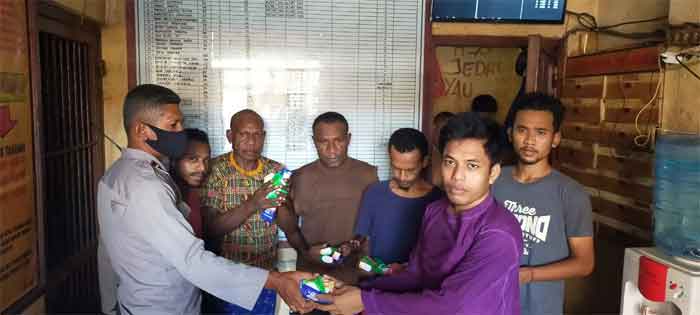 Puluhan Tahanan Rutan Mapolresta Terima Peralatan Mandi