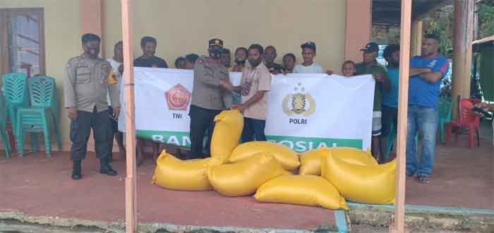 Polisi Salurkan Bantuan 1 Ton Beras Dari Yayasan Buddha Tzu Chi