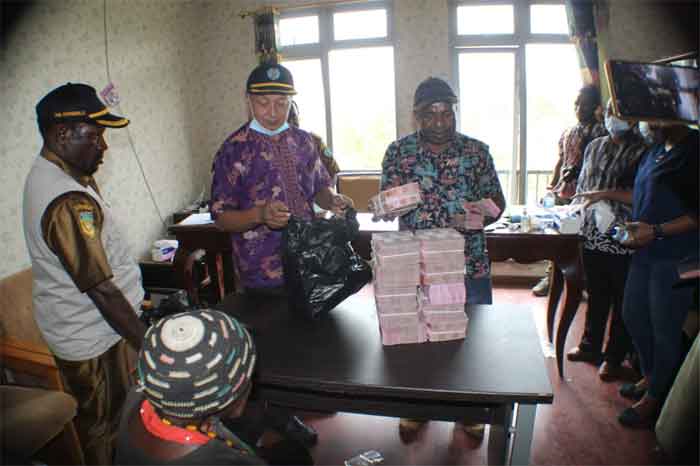 Pemkab Tolikara Bayar Ganti Rugi Tanah Rumah Dinas Bupati