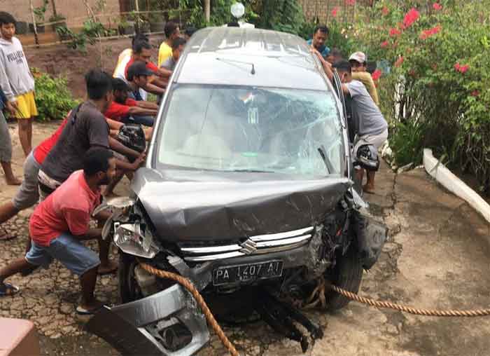 Mobil Hilang Kendali Tabrak Tembok Gereja, Pengemudi Tewas