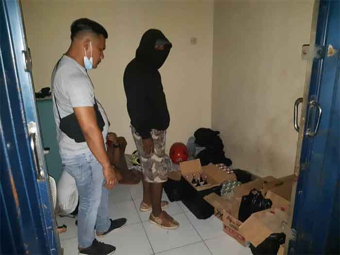Penjual Miras Ilegal Sandi “Ada Sayang Ada” Ditangkap