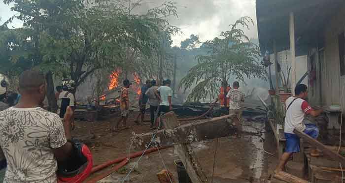 Gara-gara HP, 2 Rumah Terbakar di Abe Pantai