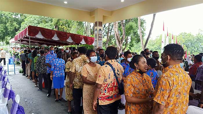 Pesan Wali Kota Jayapura kepada 200 Pasutri nikah massal