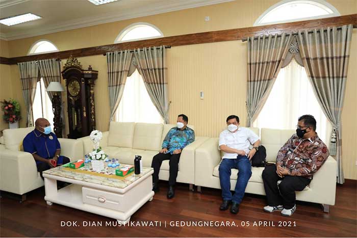 Gubernur Papua minta tidak ada agenda lain selain PON XX