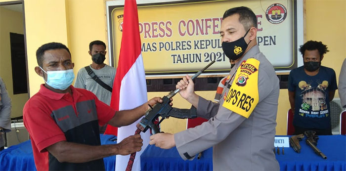 5 KKB Angkaisera dan Yapen Timur, Susul Noak Orarei Serahkan Diri dan Senpi